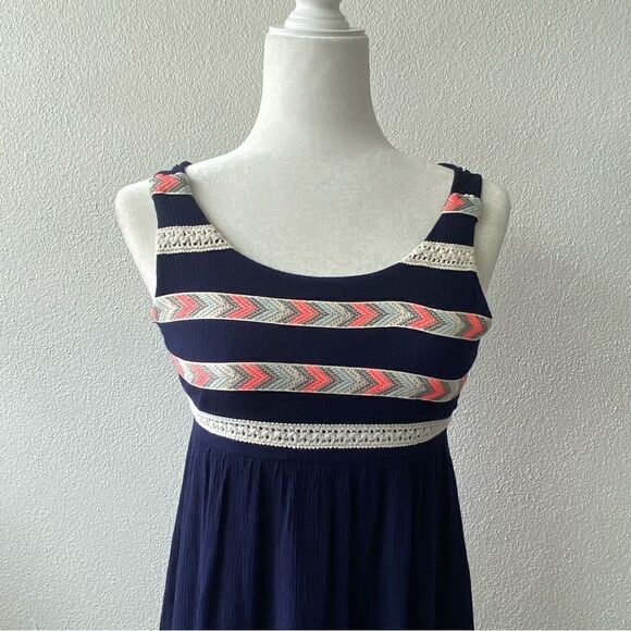 Paper Doll Tribal Stripes High Front Back Low Sides - Picture 4 of 9